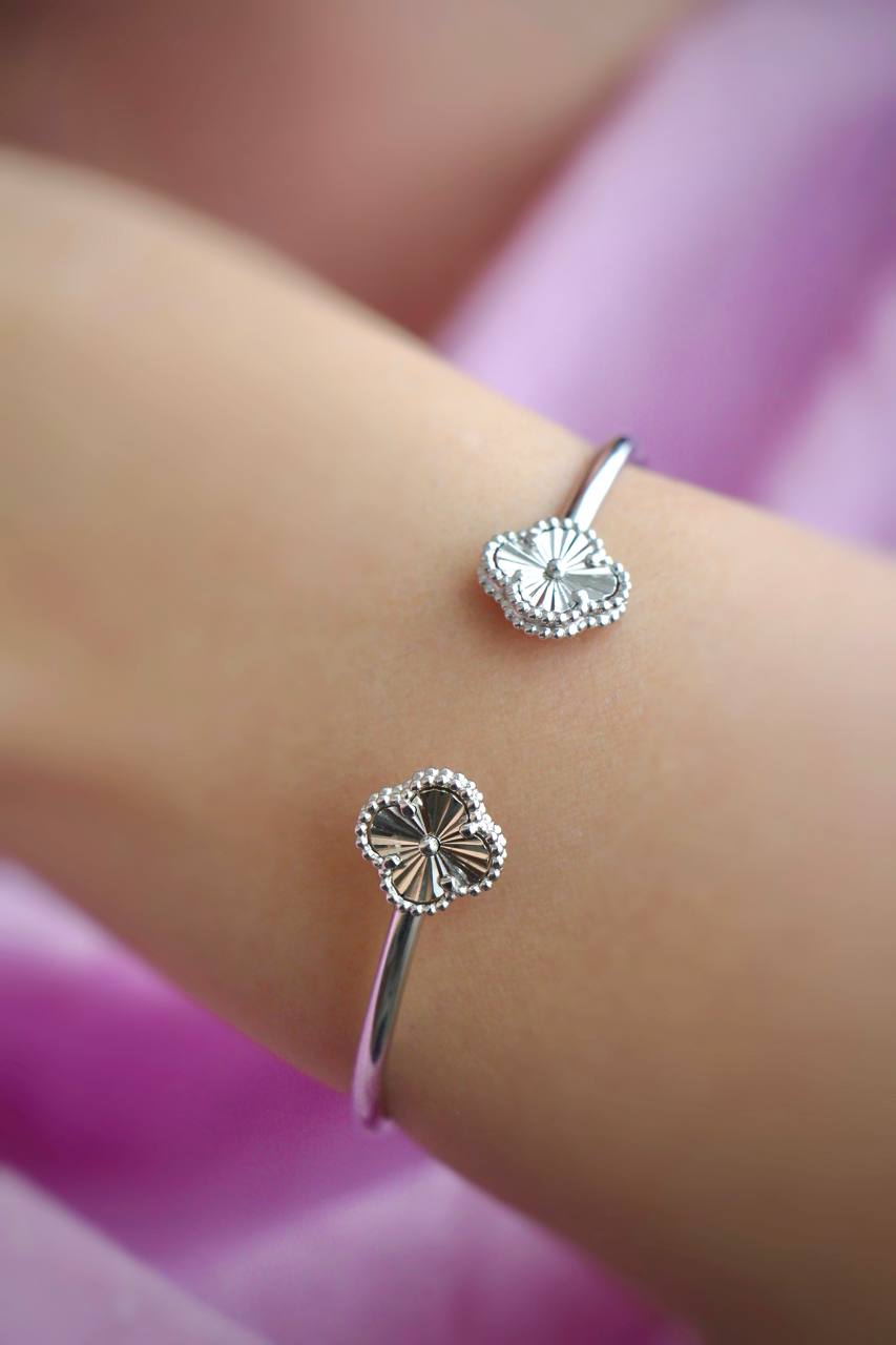 دستبند نقره بنگل ونکلیف کد M1